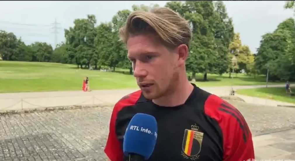 爱游戏入口-战术调整引爆全场！，德布劳内意外战胜法国队观众掌声雷动的简单介绍