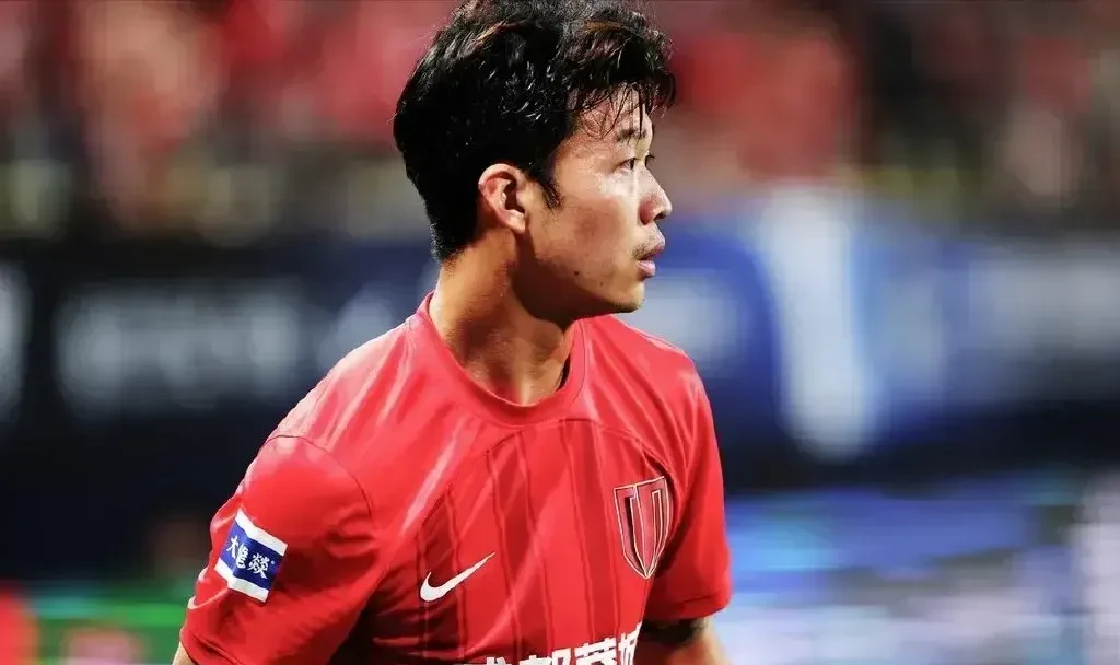 爱游戏体育-DWG观众热烈欢呼！，Scout迎来十二赛季出色发挥全场沸腾不已(dwg夺冠队员)