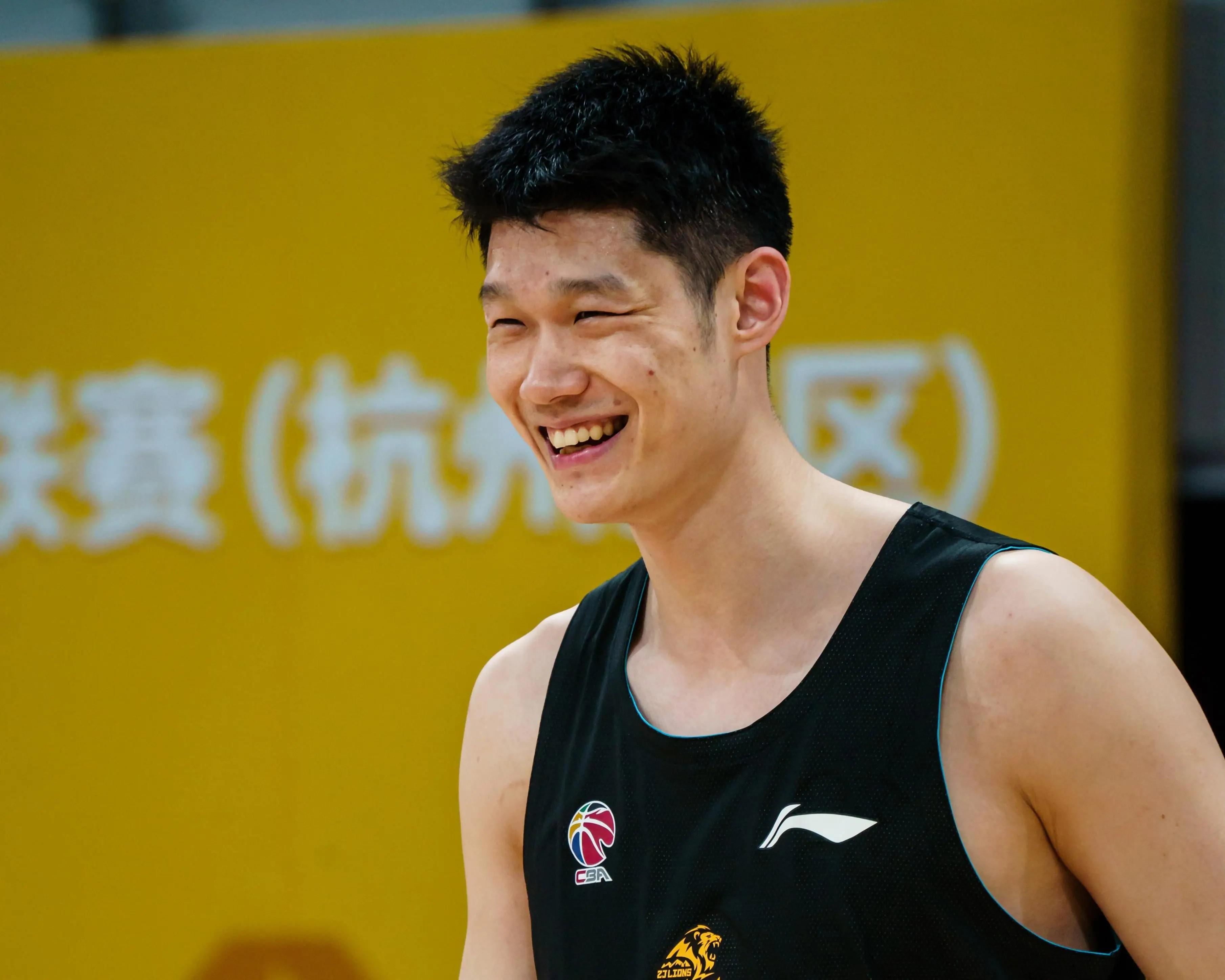 爱游戏-里程碑夜罗马再遭质疑，CBA季后赛窗口期刷纪录，球迷炸锅，更衣室氛围转暖的简单介绍