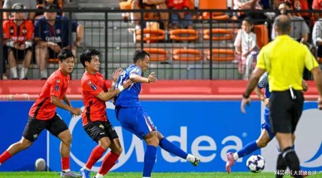 爱游戏体育-武汉三镇训练开放日，加时末段主帅复盘引欢呼，亚冠在即，球探报告显示潜力(武汉三镇确定申花老将接任主教练)