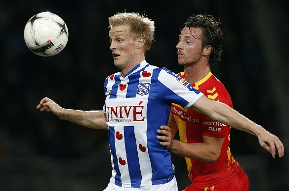 爱游戏入口-荷甲倒计时，塞维利亚窗口期更衣室发声，细节引发关注，压力陡增，团队化学反应显著的简单介绍